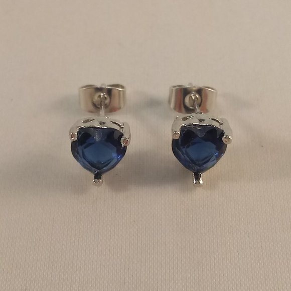 Silver Plated Navy Blue Heart Cut Diamond Zircon Stud Earrings Gorgeous Gift - Picture 2 of 6